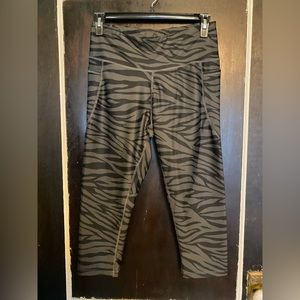 Old Navy Active power soft gray pattern leggings XL